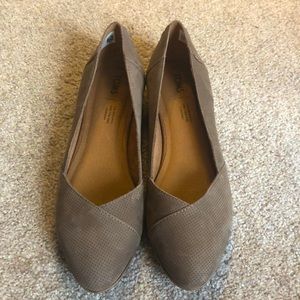 Brand new TOMs size 9 Julie flat, never been worn